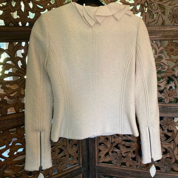 Understated statement jacket - Picture 2 of 4